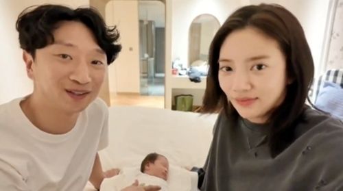 가수 겸 배우 손담비가 두 번째 시험관 시도 끝에 딸 ‘해이’를 품에 안았다.  사진=우리 아기가 태어났어요