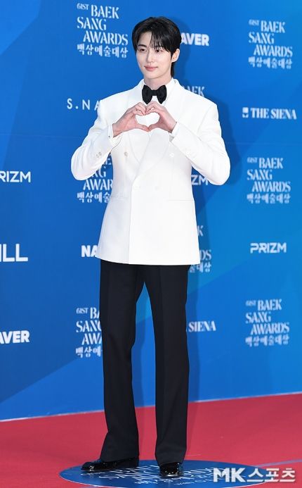 화려한 남배우들의 레드카펫 무대가 다시 한 번 대중의 마음을 뒤흔들었다. 사진=천정환 기자