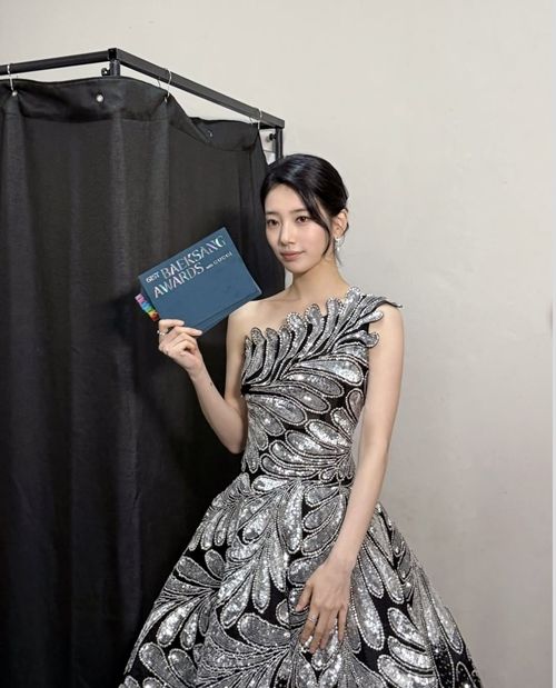 배우 수지가 제61회 백상예술대상에서 다시 한 번 ‘드레숮’의 명성을 입증했다.  사진=수지 SNS