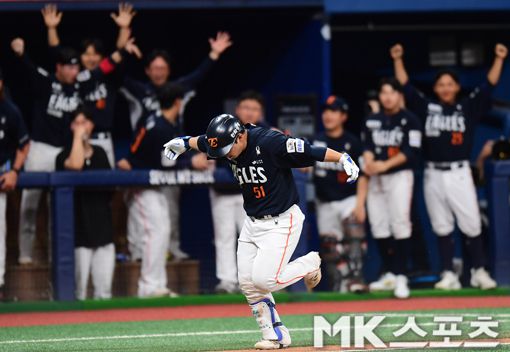 9일 고척 키움전에서 홈런을 친 뒤 기뻐하는 문현빈. 사진(고척 서울)=김재현 기자