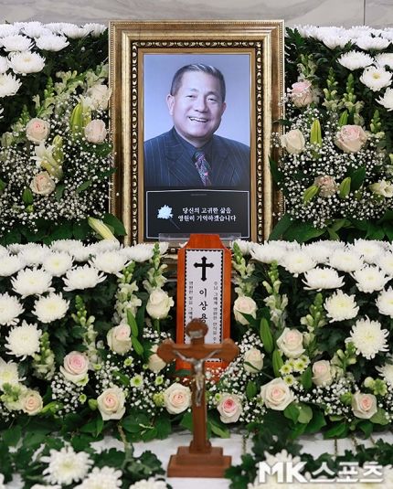 방송인 고(故) 이상용의 빈소가 10일 서울 서초구 가톨릭대 서울성모병원 장례식장 31호실에 마련됐다 .사진=사진공동취재단