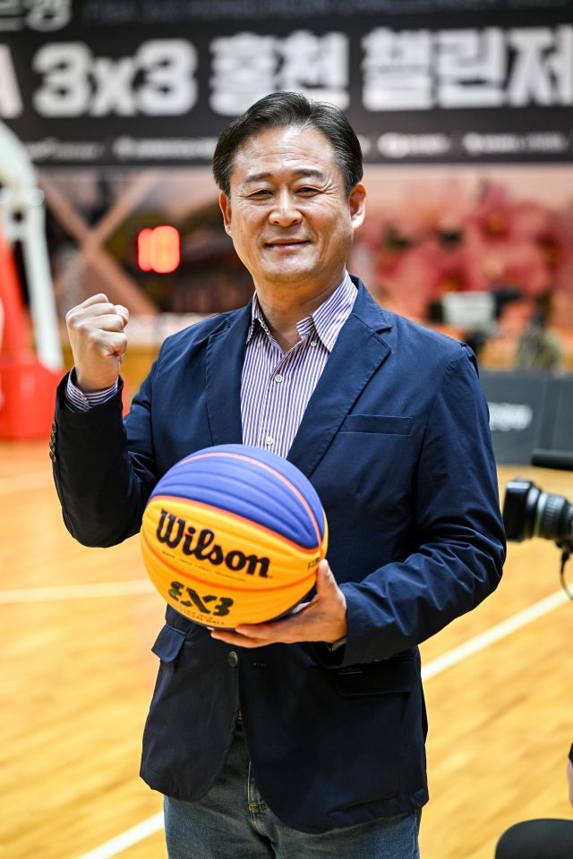 신영재 홍천군수는 “3x3는 아직 대중화되지 못했다. 매니아 층은 확실하다. 2023년부터 국제대회를 유치하고 있고 이 대회에 대한 관심이 크다 보니 효율적으로 개최하는 것에 대해 구체화하고 있다”며 “홍천군체육회의 적극적인 관심과 지원으로 대내외적 활동이 이어지다 보니 안정적으로 자리를 잡고 있다”고 이야기했다. 사진=KXO 제공