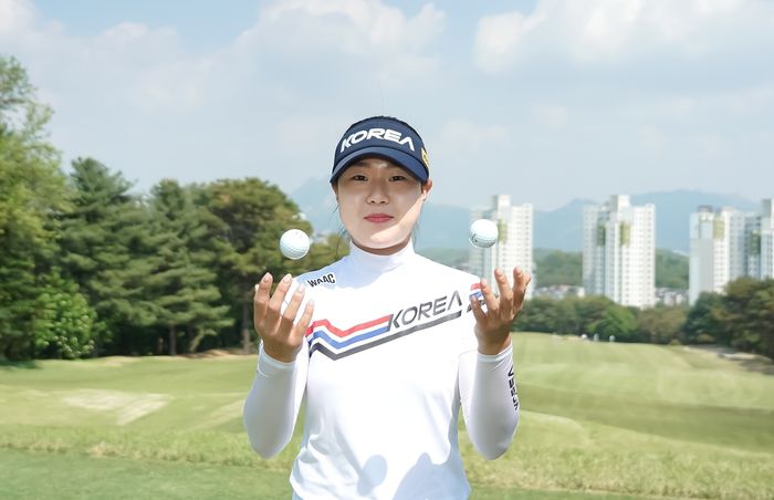 국가대표가 되기 위해 프로 전향까지 미룬 최정원이 환하게 웃으며 포즈를 취하고 있다. 박태성 골프전문사진기자