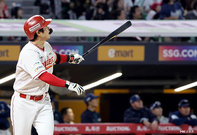 최정이 KBO리그 최초의 500홈런이란 대기록을 달성했다. 사진=김영구 기자