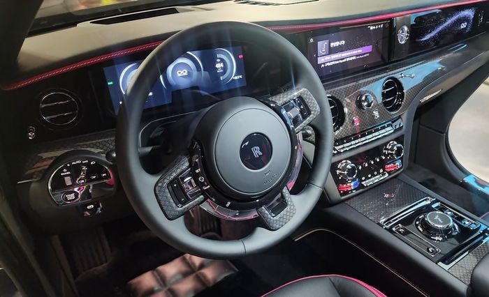 품격을 강화한 블랙배지 스펙터 실내 [사진촬영=최기성 매경 디지털뉴스룸 기자]