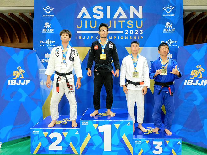 모리토 신지 2023년 7월 국제브라질주짓수연맹 아시아선수권대회 블랙벨트 76㎏ 금메달 시상식. 토너먼트 우승 과정에서 3승을 서브미션으로 거뒀다. 사진=IBJJF