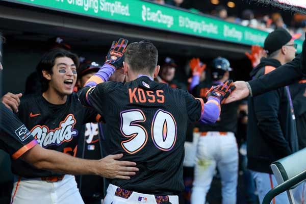 이정후는 코스의 홈런이 분위기를 바꿨다고 말했다. 사진= Getty Images/AFP= 연합뉴스 제공