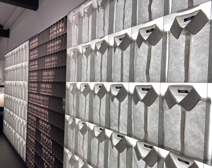 서울 성수동 칼 라거펠트 몰입형 팝업 내부 벽면