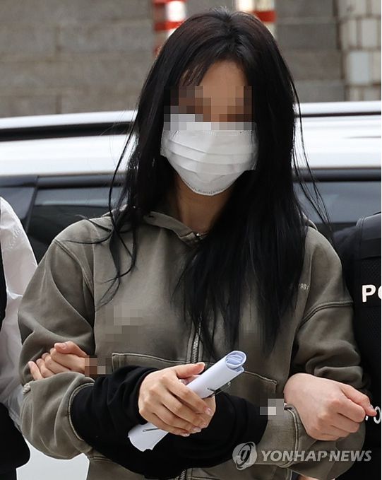 ‘초음파 사진 조작 의혹’이 불거진 가운데, 주범으로 지목된 여성은 모든 질문에 입을 닫았다.사진=연합뉴스