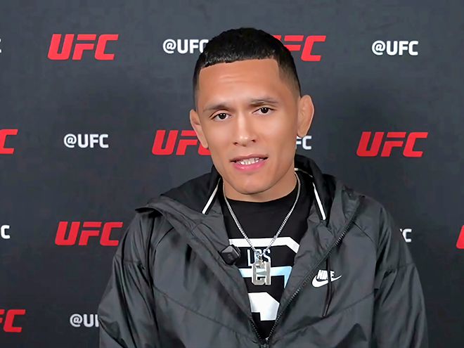 제1회 국제종합격투기연맹 세계선수권대회 플라이급 금메달리스트 카를로스 에르난데스가 2025년 5월 미국 네바다주 엔터프라이즈 UFC on ESPN+ 114 파이트 위크 스페인어 인터뷰를 하고 있다. 사진=TKO