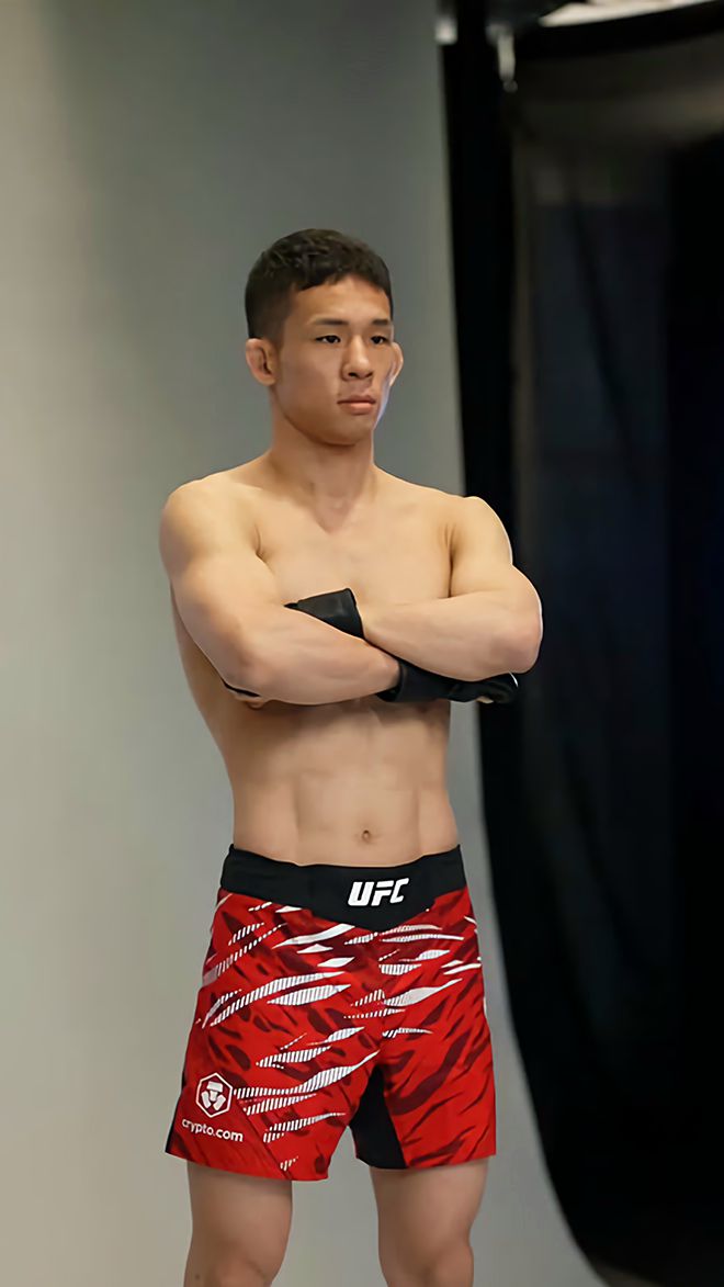Road to UFC 시즌1 플라이급 토너먼트 우승자 박현성이 2025년 5월 미국 네바다주 엔터프라이즈 UFC on ESPN+ 114 프로필 촬영을 하고 있다. 사진=TKO