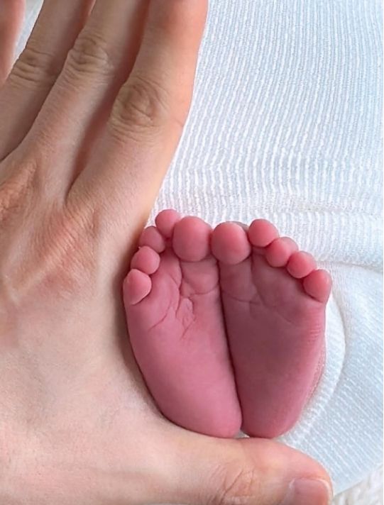 이수민은 자신의 SNS에 “사랑해 우리 딸. 우리에게 천사인 너를 보내주신 하나님께 너무너무 감사해. 내가 살면서 가장 잘한 일은 남편과 결혼, 그리고 너를 낳은 일”이라는 감동적인 글을 남겼다.사진=이수민 SNS