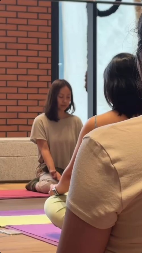 가수 이효리가 서울에서 직접 요가 수업을 받는 모습이 포착됐다. 사진=이효리 SNS