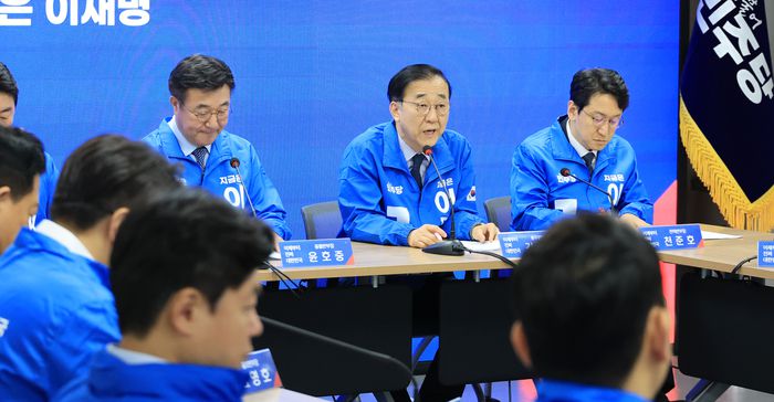 더불어민주당 김윤덕 중앙선대위 총무본부장이 15일 서울 여의도 중앙당사에서 열린 제4차 총괄본부장단회의에서 발언하고 있다. [사진 출처 = 연합뉴스]