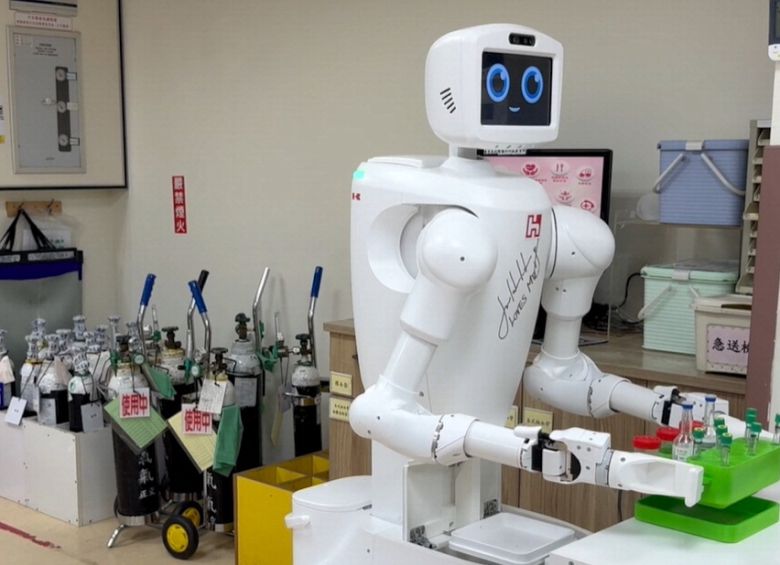 폭스콘의 병원용 로봇 '누라봇'.  폭스콘