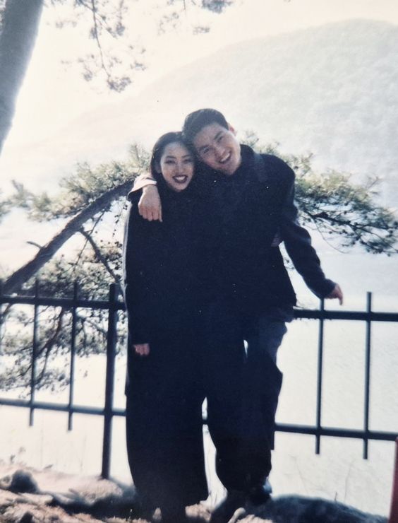 가족 사랑으로 위암과 만성콩팥병을 이겨낸 이보영 씨와 신장을 기증한 남편의 대학교 캠퍼스 커플 시절. 제공=서울성모병원.