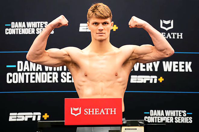 윌 커리가 2024년 9월 UFC 데이나 화이트 회장 겸 CEO 주최 선발대회 Contender Series 시즌8 4주차 미들급 계체를 통과하고 있다. 사진=TKO