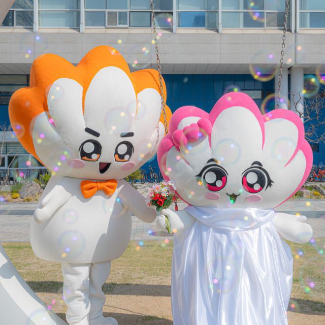 광주시가 24일 대표 홍보캐릭터인 '빛돌이'와 여자친구 '빛나영'의 결혼식을 콘셉트로 한 '광주 홍보캐릭터 대전'을 개최한다. 광주시