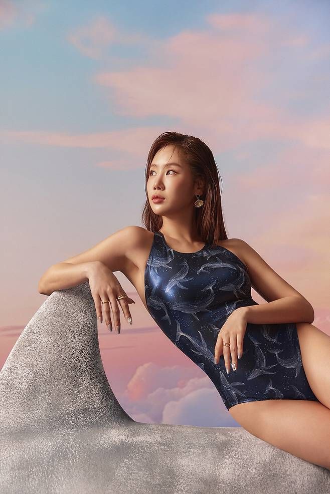 소유.사진=레노마 수영복 제공