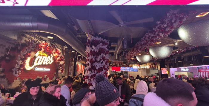 발 디딜 틈이 없는 레이징 케인즈 뉴욕 지점. 사진=오찬종 기자