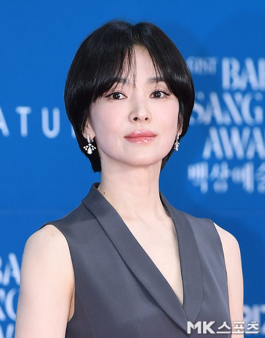 SNS에 한 장의 사진을 올렸을 뿐인데, 금요일 오후 연예계 이슈몰이에 성공했다.사진=천정환 기자