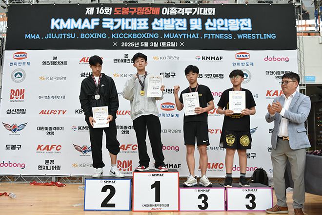 사단법인 대한이종격투기연맹이 5월3일 서울특별시 도봉구 창동문화체육센터에서 ‘2025년 아마추어 MMA 국가대표 선발전 겸 신인왕전’을 개최했다. 복싱 주짓수 킥복싱 무에타이 종합격투기 다섯 종목 400여 선수가 기량을 겨뤘다. 사진=KMMAF 제공