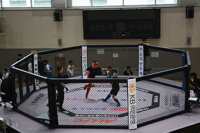 사단법인 대한이종격투기연맹이 5월3일 서울특별시 도봉구 창동문화체육센터에서 ‘2025년 아마추어 MMA 국가대표 선발전 겸 신인왕전’을 개최했다. 복싱 주짓수 킥복싱 무에타이 종합격투기 다섯 종목 400여 선수가 기량을 겨뤘다. 사진=KMMAF 제공