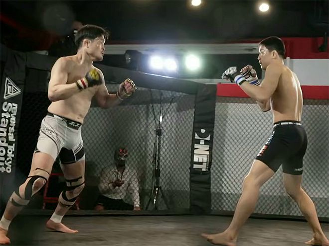 로드FC 플라이급 잠정 타이틀매치 출신 가스가이 다케시와 제2대 AFC 밴텀급 챔피언 결정전 출신 최한길이 2025년 2월 일본 도쿄에서 종합격투기 페더급 5분×2라운드로 대결하고 있다. 사진=PROGRESS実行委員会