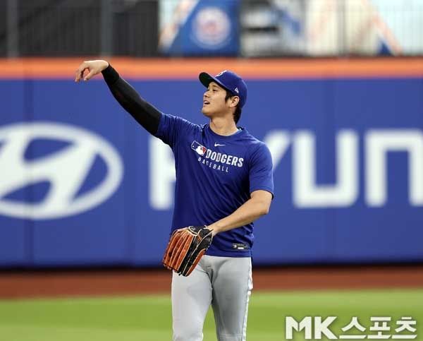 오타니 쇼헤이가 24일(한국시간) 미국 뉴욕주 플러싱의 시티필드에서 열리는 뉴욕 메츠와 원정경기를 앞두고 캐치볼을 소화하고 있다.사진=고홍석 MK스포츠 통신원