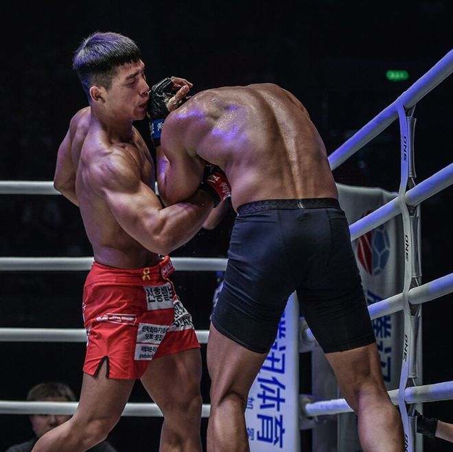 윤창민이 2019년 6월 중국 상하이에서 1라운드 펀치 KO로 ONE Championship 데뷔 2연승을 거두고 있다. 사진=Group One Holdings Pte. Ltd