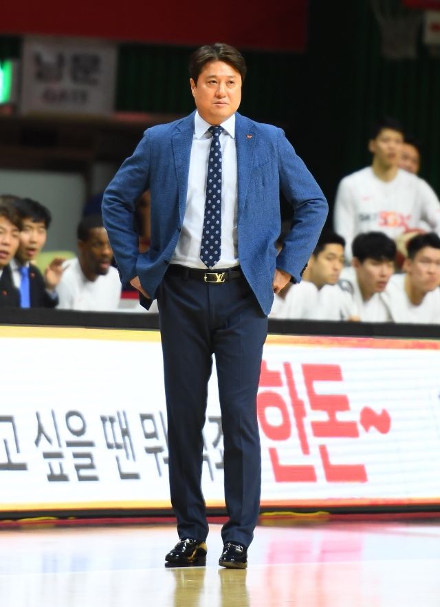 문경은 감독은 MK스포츠와의 전화 인터뷰에서 “kt에서 나를 믿어줬고 그렇게 오게 됐다. 단순히 ‘좋은 구단을 만들겠다’, ‘육성하겠다’가 아니라 곧바로 우승에 도전해야 한다. 올 시즌부터 우승을 목표로 도전하겠다. 계약 기간 내 우승이 아니라 바로 우승하기 위해, 성과를 내기 위해 준비하겠다”고 이야기했다. 사진=KBL 제공
