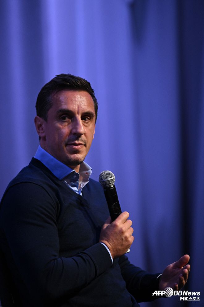 세계 최고로 꼽히는 잉글랜드 프리미어리그(EPL)에서 보기 드문 일이 발생했다. 노팅엄 포레스트가 올 시즌 마지막 홈경기를 앞두고 게리 네빌 해설위원의 출입을 금지한 것이다. 영국 ‘데일리메일’은 5월 24일 단독 보도로 “노팅엄이 게리 네빌을 홈구장 시티 그라운드에 출입할 수 없게 조치했다”며 “경기장 출입 금지”라고 전했다. 이어 “노팅엄은 중계방송사인 ‘스카이스포츠’에 중계진 변경을 공식적으로 요청한 상태”라고 전했다. 사진=AFPBBNews=News1