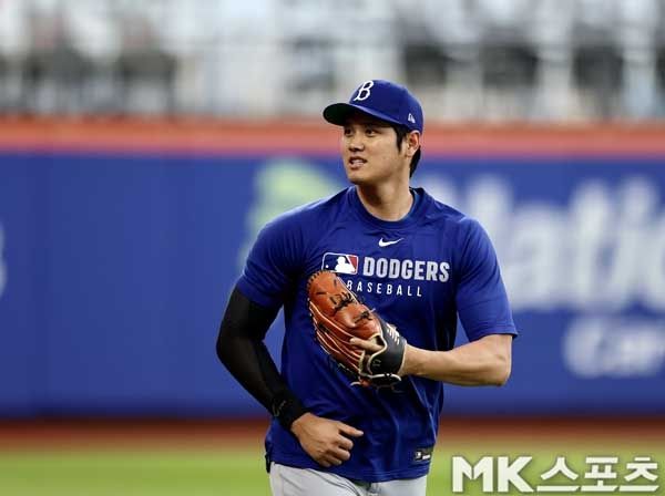 오타니 쇼헤이가 24일(한국시간) 미국 뉴욕주 플러싱의 시티필드에서 열리는 뉴욕 메츠와 원정경기를 앞두고 캐치볼을 소화하고 있다.사진=고홍석 MK스포츠 통신원