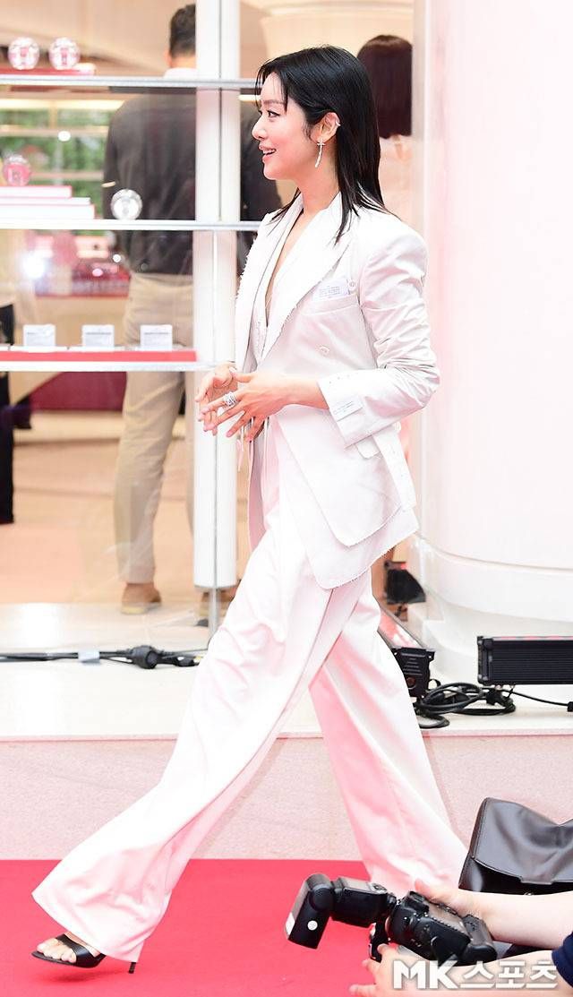 ‘차주영이 입으면 다르다’는 말처럼, 이날 슈트는 단순한 포멀웨어를 넘어 도회적이고 세련된 매력의 대명사로 탈바꿈했다. 사진=김영구 기자