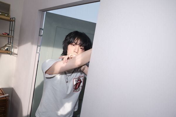 방탄소년단 진이 미국 빌보드에서 ‘커리어 하이’를 경신하며 솔로 아티스트로서 막강한 존재감을 입증했다.