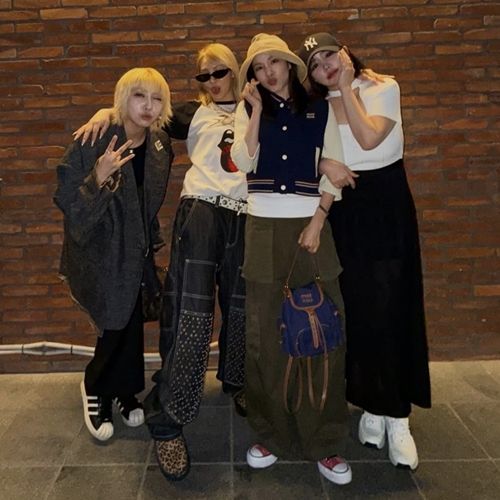 2NE1이 한 자리에 모였다.  사진=CL SNS