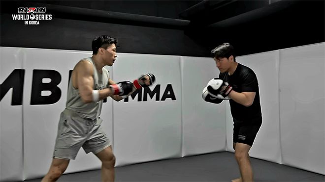 Road to UFC 시즌1~3 라이트급 멤버 기원빈이 코리안좀비MMA 체육관에서 RIZIN WORLD SERIES in KOREA 메인이벤트 대비 훈련을 하고 있다. 이번 종합격투기 시합 상대는 초대 라이진 71㎏ 챔피언 호베르투 사토시 지소자다. 사진=RIZIN FF