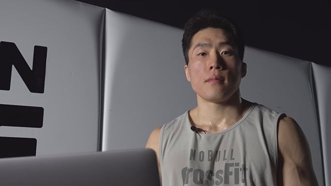 Road to UFC 시즌1~3 라이트급 멤버 기원빈이 코리안좀비MMA 체육관에서 RIZIN WORLD SERIES in KOREA 메인이벤트에서 상대할 일본계 브라질 파이터 호베르투 사토시 지소자 종합격투기 영상을 분석하고 있다. 사토시는 초대 라이진 71㎏ 챔피언이다. 사진=RIZIN FF