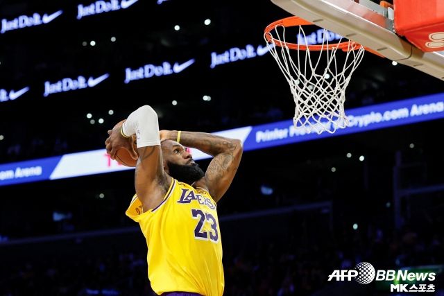 1984년생, 41세의 노장임에도 제임스의 퍼포먼스는 여전히 대단하다. 그는 올 시즌 70경기 출전, 평균 24.4점 7.8리바운드 8.2어시스트 1.0스틸을 기록했다. 사진=AFPBBNews=News1