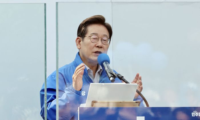 이재명 더불어민주당 대선 후보가 28일 서울시 광진구 어린이대공원 앞에서 집중 유세를 하고 있다. [김호영 기자]