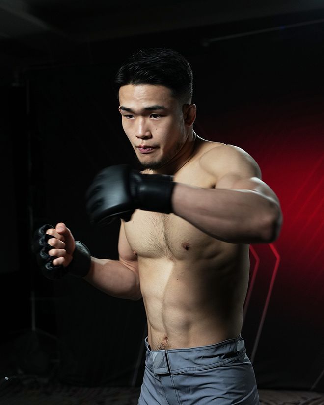 초대 AFC 라이트급 챔피언 박재현이 2025년 5월 중국 퍼포먼스 인스티튜트 상하이에서 Road to UFC 시즌4 준준결승 프로필을 촬영하고 있다. 사진=TKO