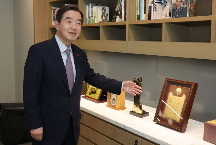 김윤 한일경제협회장. [이승환 기자]