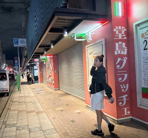 사진 =  신지 SNS