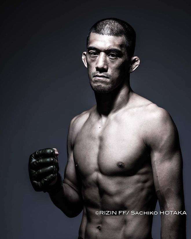 제10대 슈토 밴텀급 챔피언 사토 쇼코가 2024년 9월 라이진 48 프로필을 촬영하고 있다. 사진=RIZIN FF