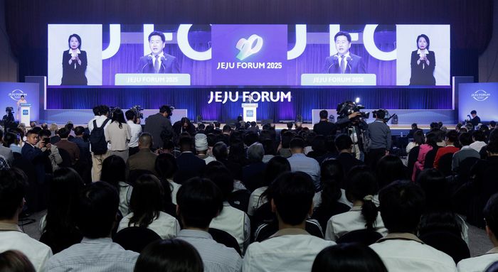 오영훈 제주지사가 29일 ICC제주에서 열린 제20회 제주포럼 개회식에서 개회사를 하고 있다.[제주도 제공]