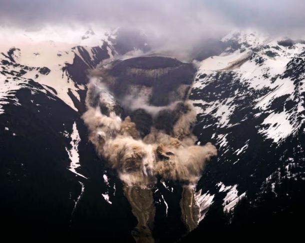 스위스에서 발생한 산사태. [사진 = 가디언]