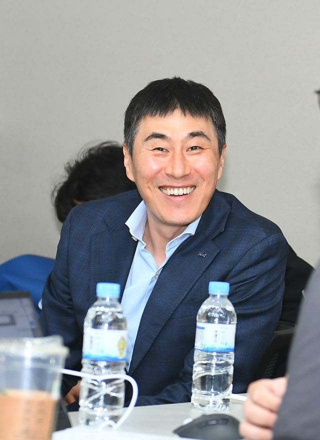 이상민 감독은 이로써 MVP 가드가 합류한 ‘슈퍼팀’의 수장이 됐다. 물론 보상 선수 변수가 있어 현재의 전력을 온전히 유지하는 건 어렵지만 KBL 최고의 가드를 품은 건 분명 업그레이드다. 사진=KBL 제공