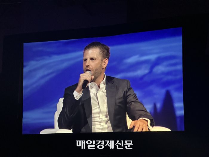 비트코인 2025에서 발언 중인 에릭 트럼프. <이종화 기자>