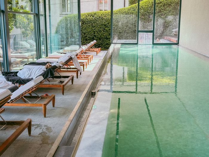 실내 온수 인도어 인피니티 풀 / 사진=권효정 여행+ 기자