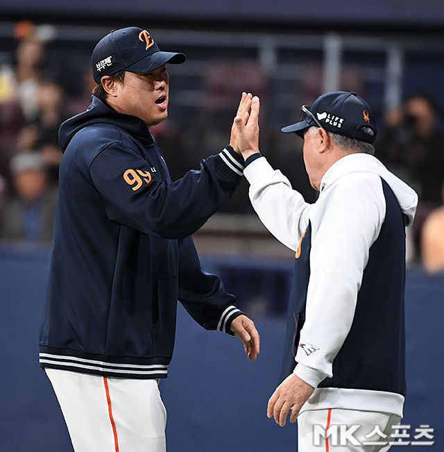 류현진과 김경문 감독. 사진=천정환 기자